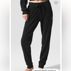 Alo Yoga Muse Sweatpant - Black